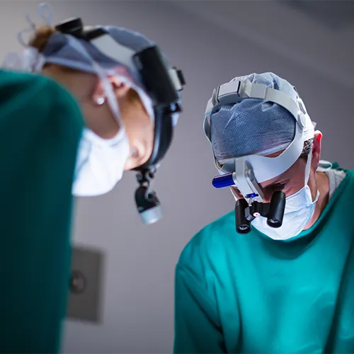 Procedimento de dacriocistorrinostomia, conhecido como DCR