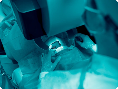 Cirurgias oculares em uma das unidades da rede Vision One. Paciente passa por cirurgia de catarata