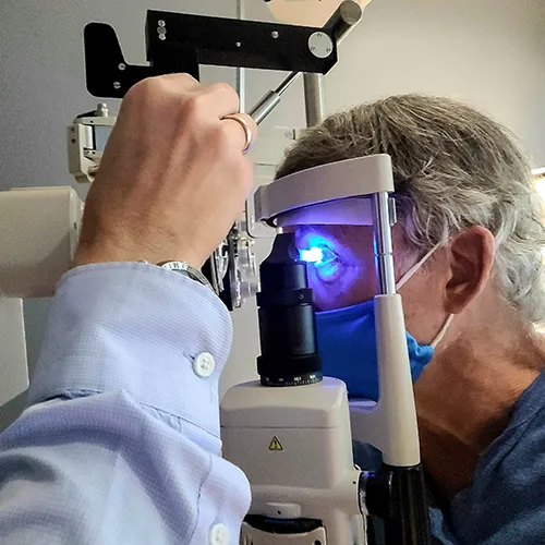Imagem de um exame oftalmológico (exame ocular) de Sobrecarga hídrica – teste complementar para estudo do glaucoma, realizado nos hospitais de olhos da Rede Vision One.