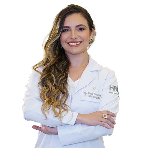 Dra. Alana Vitória Sousa Gonçalves olhando para frente