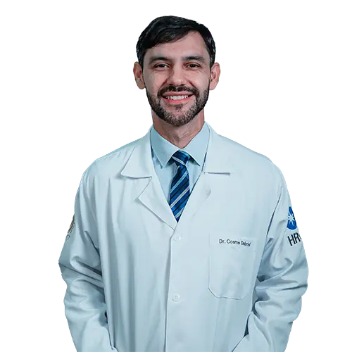 Dr. Cosme Gabriel Mendes de Sousa olhando para frente