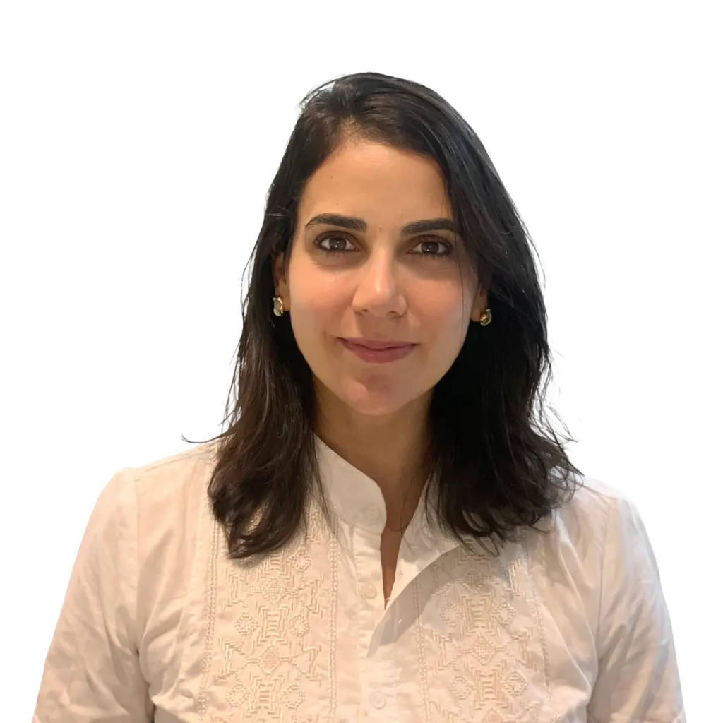Dra. Lívia Marinho de Farias olhando para frente