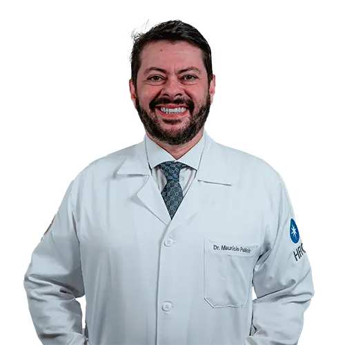 Dr. Maurício Lima Palácio olhando para frente