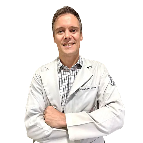 Dr. Carlos Barboza olhando para frente
