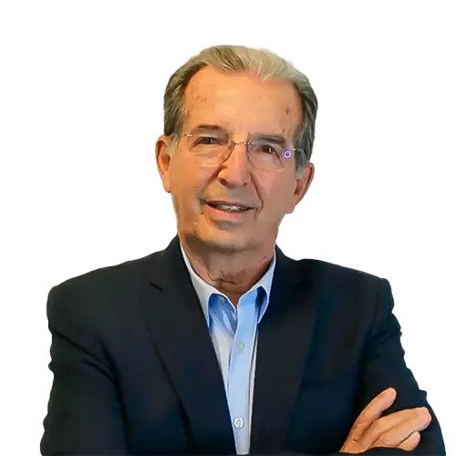 Dr. Durval Moraes de Carvalho  olhando para frente