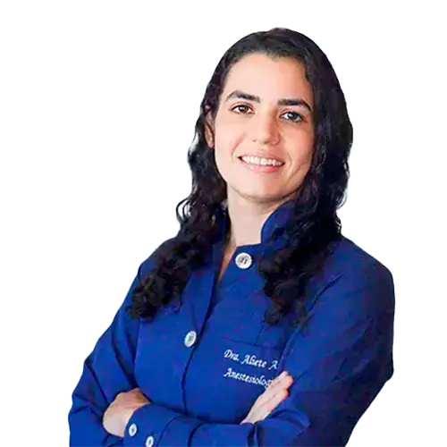 Dra. Aliete Freire Sampaio Aires olhando para frente