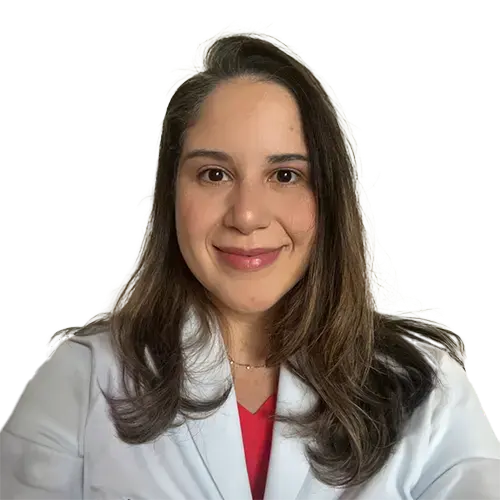 Dra. Alene Cunha do Nascimento olhando para frente