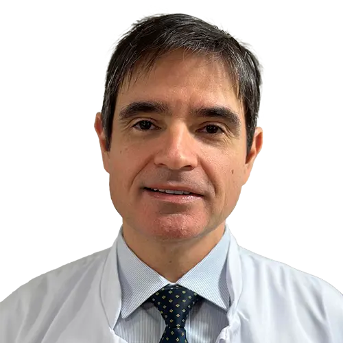 Dr. Fabrício Tadeu Borges olhando para frente