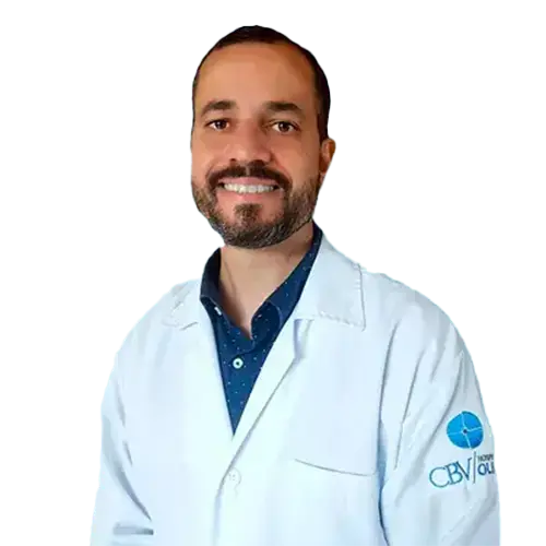 Dr. Guilherme Andrade do Nascimento Rocha olhando para frente
