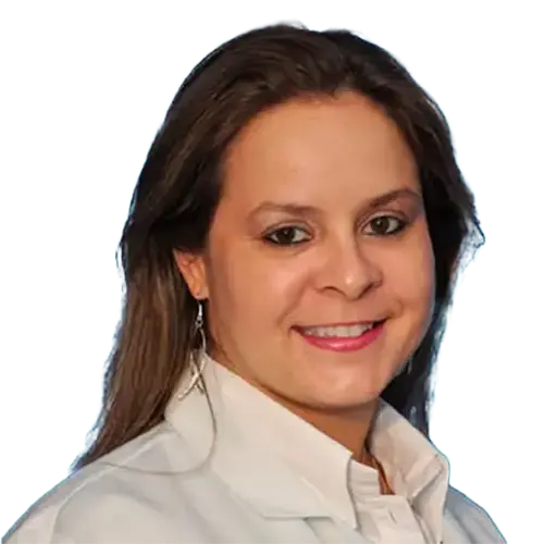 Dra. Hanna Flávia Gomes olhando para frente