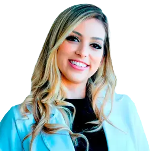 Dra. Isabela Porto Silva Costa olhando para frente