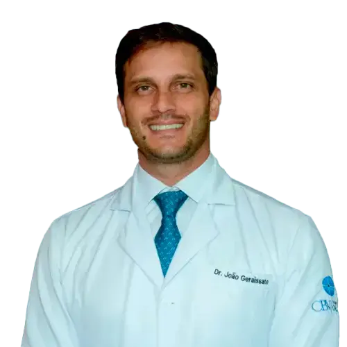 Dr. João Caetano Ávila Geraissate olhando para frente
