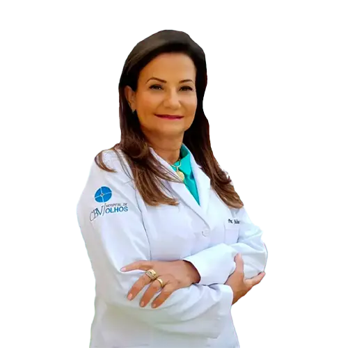 Dra. Juliana Dias dos Santos olhando para frente