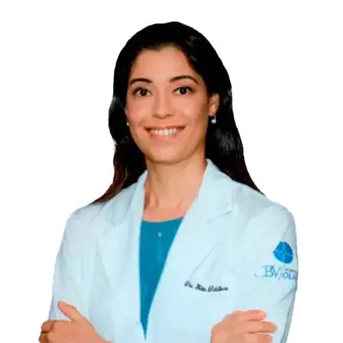 Dra. Kátia Delalibera Pacheco olhando para frente