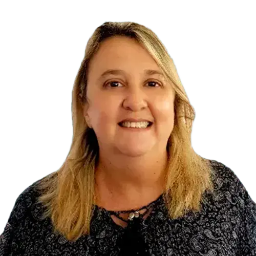 Dra. Keyla Blair de Oliveira olhando para frente