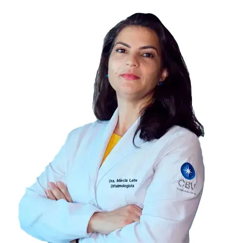 Dra. Márcia Leite Machado olhando para frente