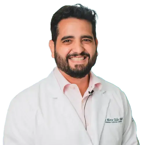 Dr. Marco Tulio T. Daier olhando para frente