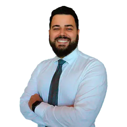 Dr. Mayo Kayann Guerra Silva Tavares olhando para frente