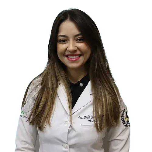 Dra. Paula Chaves Barbosa olhando para frente