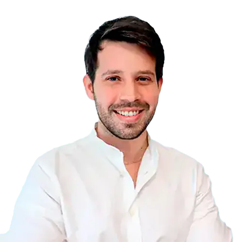 Dr. Pedro Artur Viana Maia olhando para frente