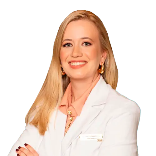 Dra. Priscila da Silva Heleno olhando para frente