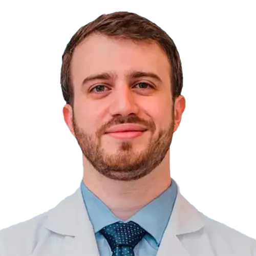 Dr. Thiago C. Barros de Oliveira olhando para frente, posando em um retrato colorido, em uma foto profissional, realizada para CBV Hospital de Olhos , em Brasília, DF