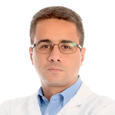 Dr. Alexandre Grobberio Pinheiro olhando para frente