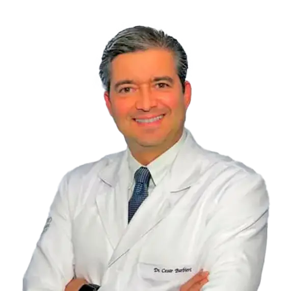 Dr. Cesar Fracalossi Barbieri olhando para frente