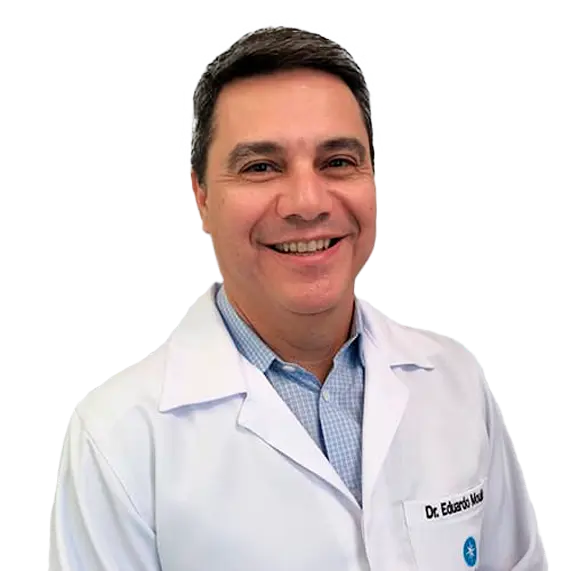 Dr. Eduardo Jabour Moulin olhando para frente