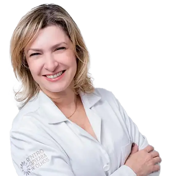 Dra. Flávia Sardenberg Gomes da Cunha olhando para frente