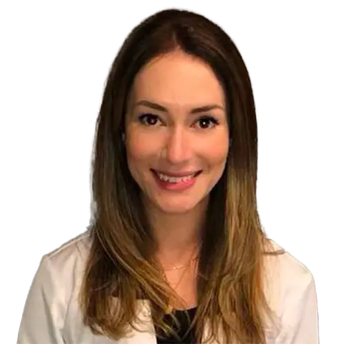 Dra. Giovana Guzzatti olhando para frente