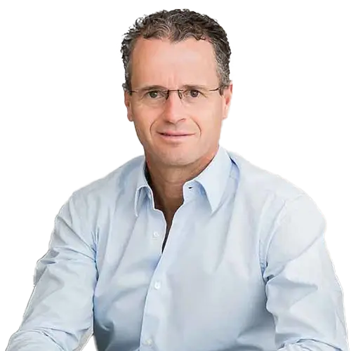 Dr. Décio da Costa Lima Júnior olhando para frente