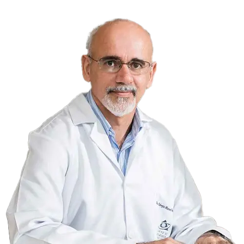 Dr. Sérgio Manoel Nogueira Silva olhando para frente