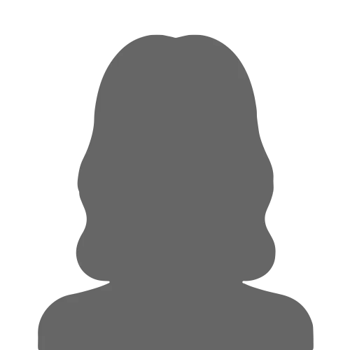 Dra. Almira Noronha de Castro Monte olhando para frente