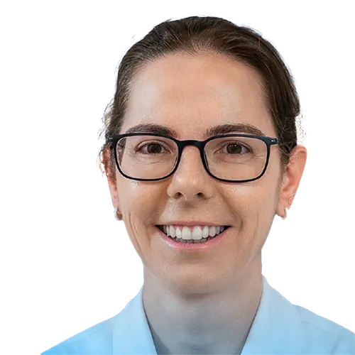 Dra. Fernanda Crotti olhando para frente