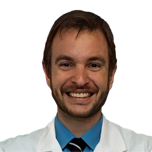 Dr. Mário Pincelli Netto olhando para frente, posando em um retrato colorido, em uma foto profissional, realizada para HO – Hospital Oftalmológico , em Ribeirão Preto, SP