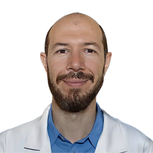 Dr. Rafael Estevão de Angelis olhando para frente