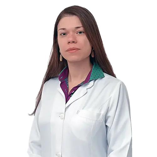 Dra. Viviane Colombari Pinto olhando para frente
