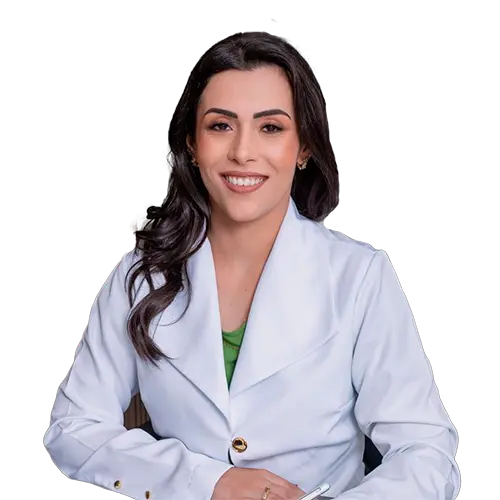 Dra. Camila Pas olhando para frente, posando em um retrato colorido, em uma foto profissional, realizada para HOC – Hospital de Olhos de Cuiabá , em MT, Oftalmologia geral