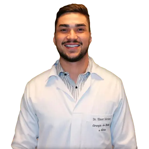 Dr. Elmer Salviano olhando para frente