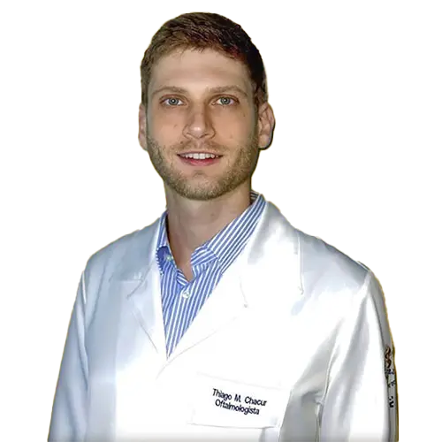 Dr. Thiago Chacur olhando para frente