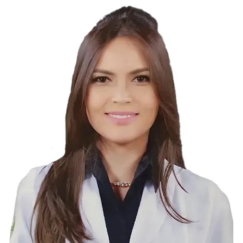 Dra. Débora Furuzawa Ribeiro olhando para frente