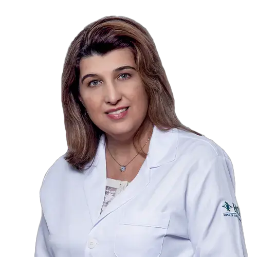 Dra. Eliane Cardoso dos Reis olhando para frente