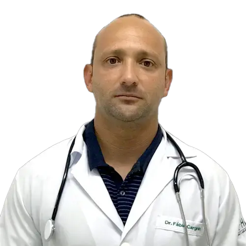 Dr. Fabio Rocha Cargnin olhando para frente