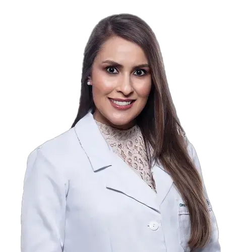 Dra. Fabiola Miani Licorini olhando para frente, posando em um retrato colorido, em uma foto profissional, realizada para HOF , em Biguaçu – Florianópolis, SC