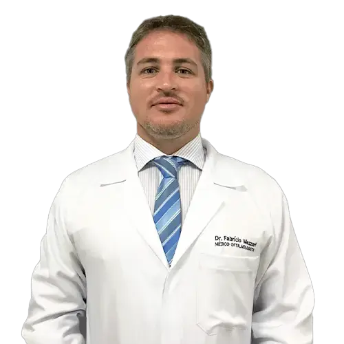 Dr. Fabricio Mezzari olhando para frente