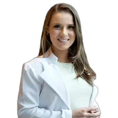 Dra. Fernanda Nodari Ferreira olhando para frente