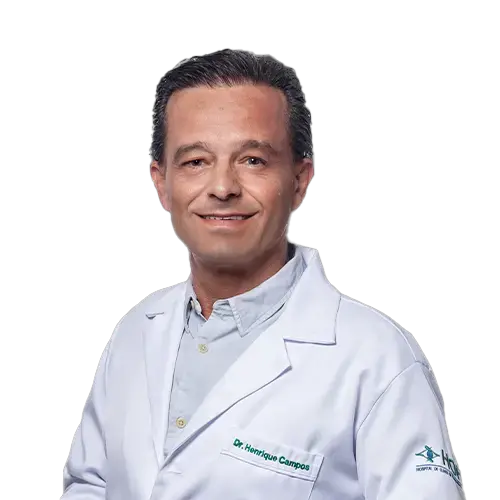 Dr. Henrique Dornbusch Campos olhando para frente