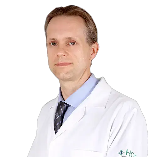 Dr. Luis Fernando Wayhs olhando para frente