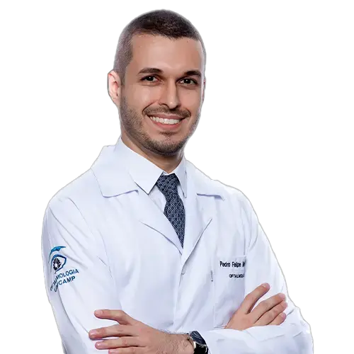 Dr. Pedro Felipe Mylla Boso olhando para frente